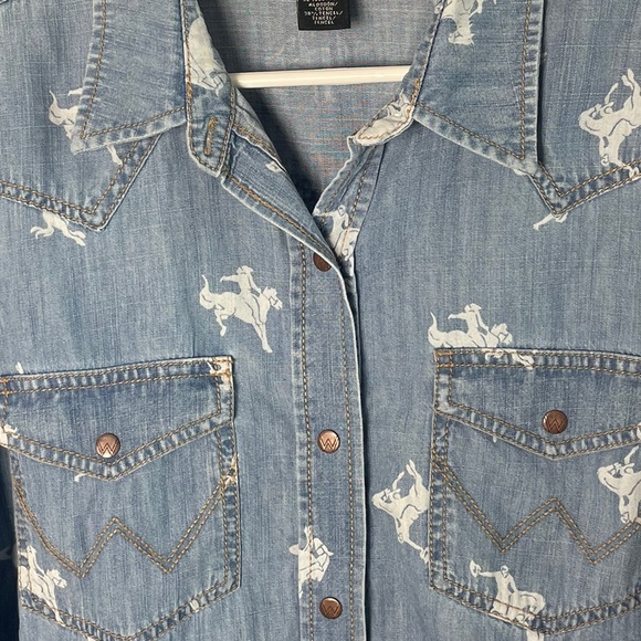 Wrangler Retro Women’s Snap Button Down Shirt Size Medium in Rodeo Print - Picture 3 of 4